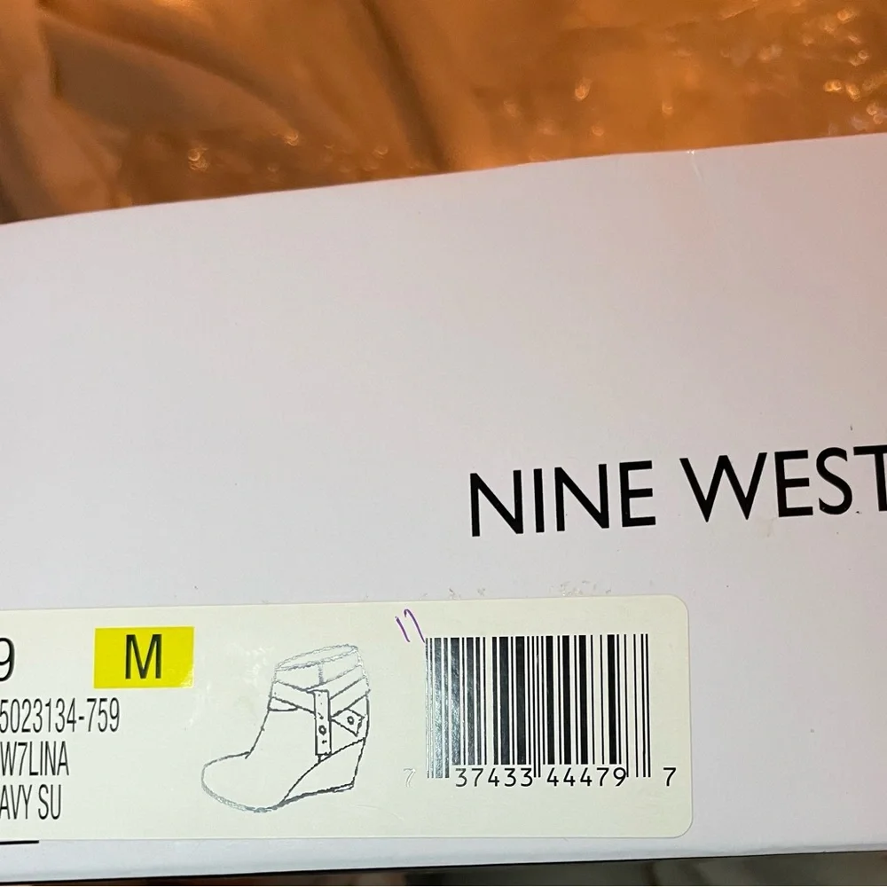 💙Nine West Suede Sz9 Ankle Booties💙 - Picture 6 of 6